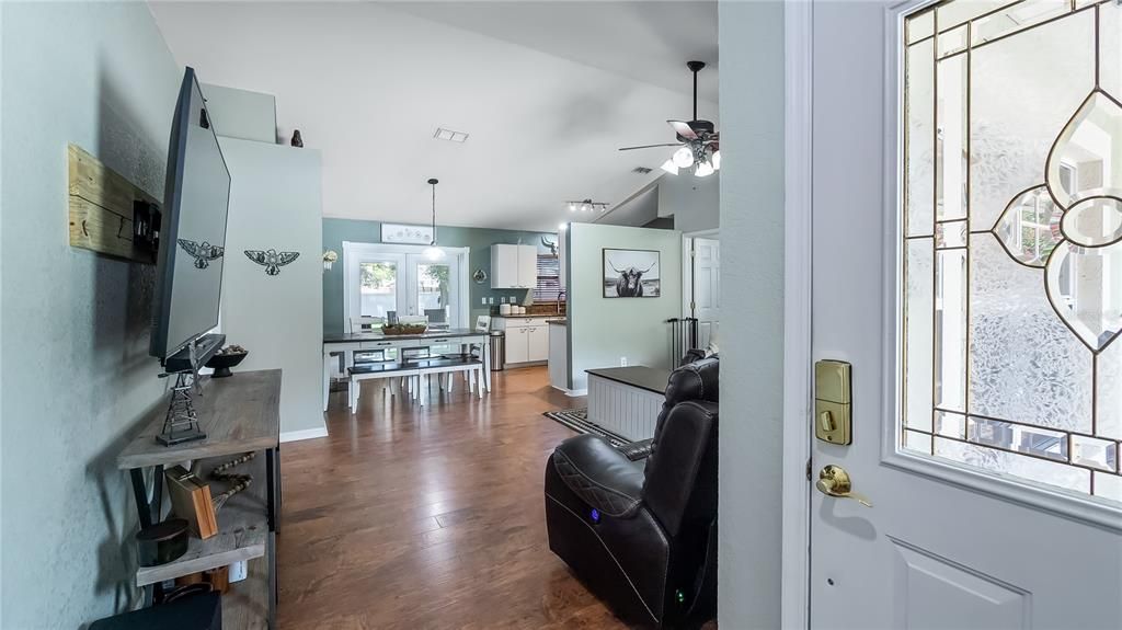 For Sale: $369,000 (3 beds, 2 baths, 1184 Square Feet)