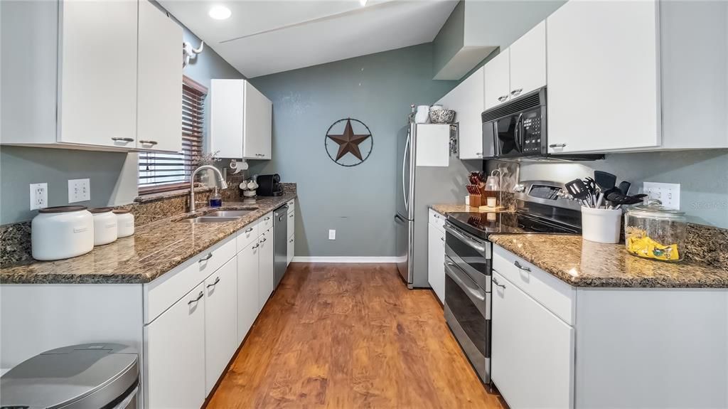 For Sale: $369,000 (3 beds, 2 baths, 1184 Square Feet)