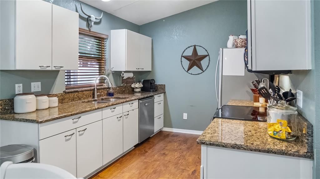 For Sale: $369,000 (3 beds, 2 baths, 1184 Square Feet)