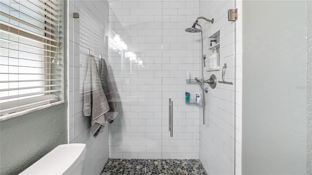 For Sale: $369,000 (3 beds, 2 baths, 1184 Square Feet)