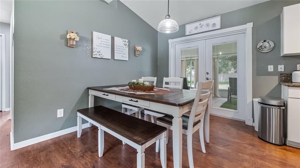 For Sale: $369,000 (3 beds, 2 baths, 1184 Square Feet)