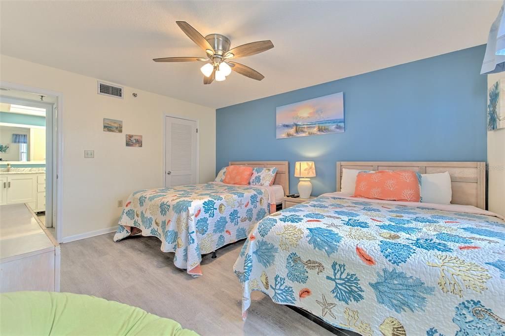 En Venta: $1,125,000 (3 camas, 3 baños, 1450 Pies cuadrados)