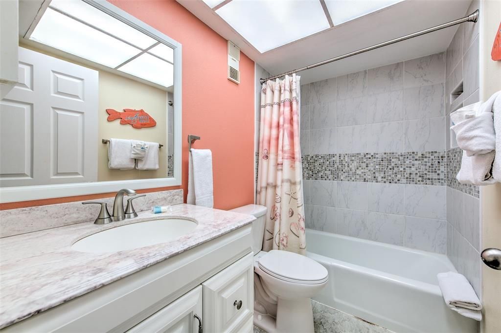 En Venta: $1,125,000 (3 camas, 3 baños, 1450 Pies cuadrados)