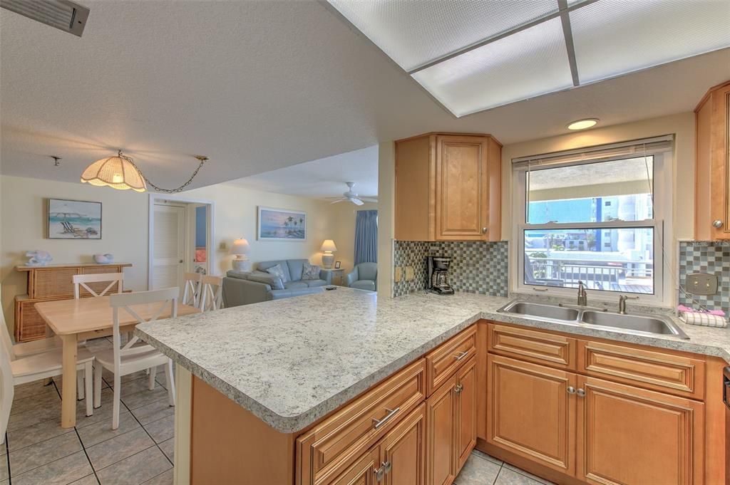 En Venta: $1,125,000 (3 camas, 3 baños, 1450 Pies cuadrados)