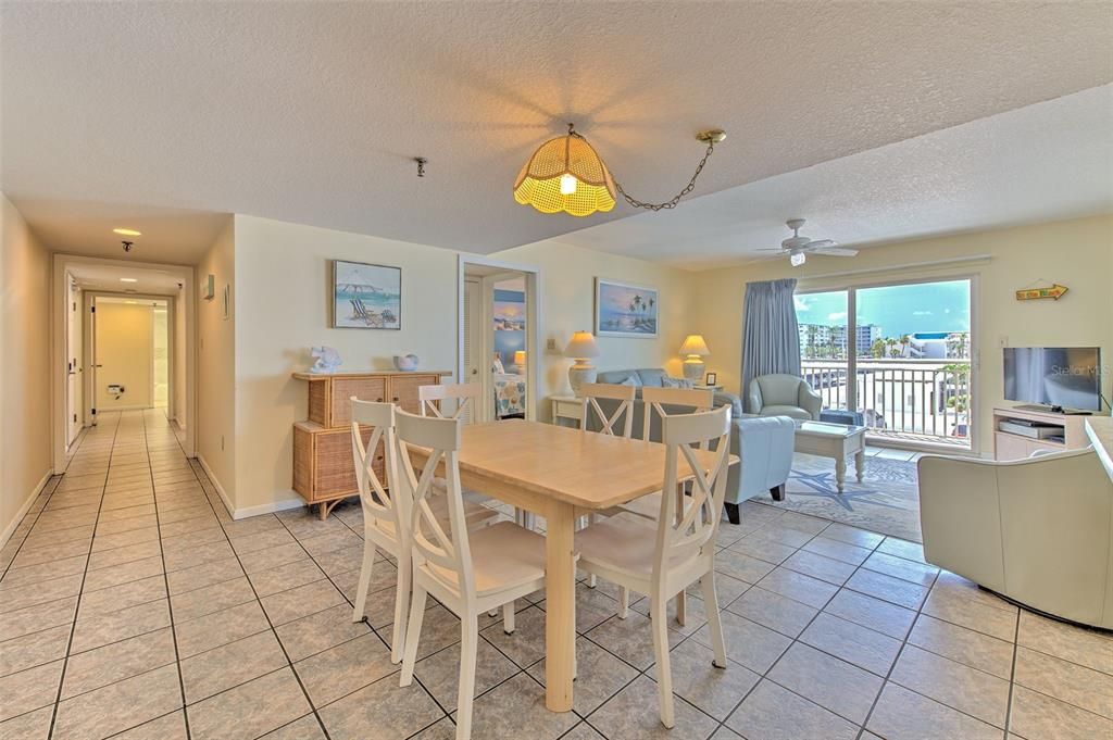 En Venta: $1,125,000 (3 camas, 3 baños, 1450 Pies cuadrados)