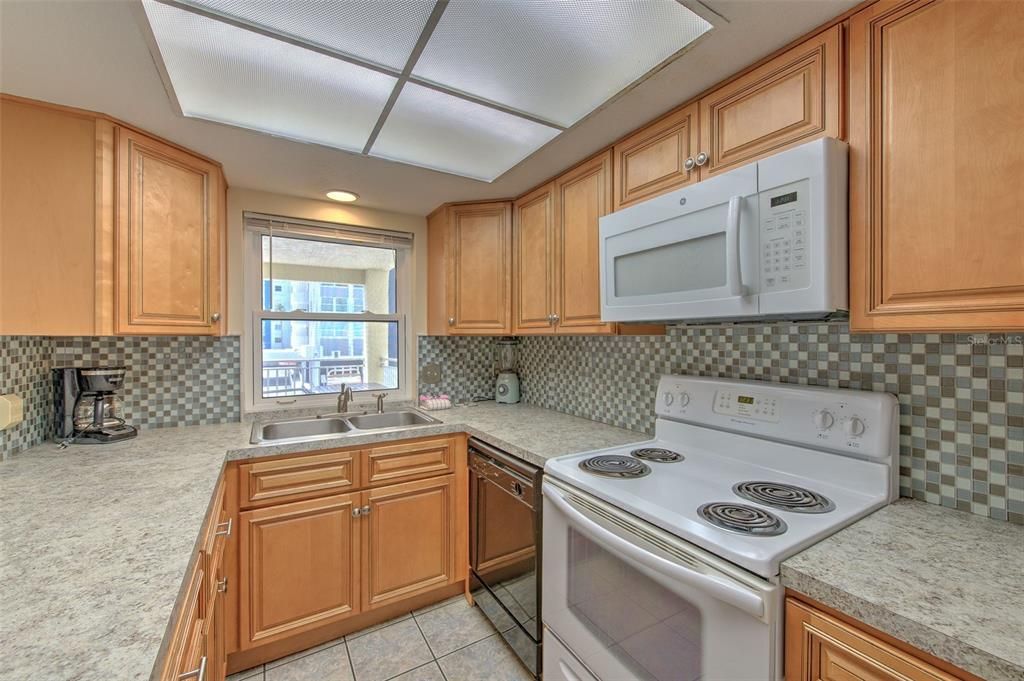 En Venta: $1,125,000 (3 camas, 3 baños, 1450 Pies cuadrados)