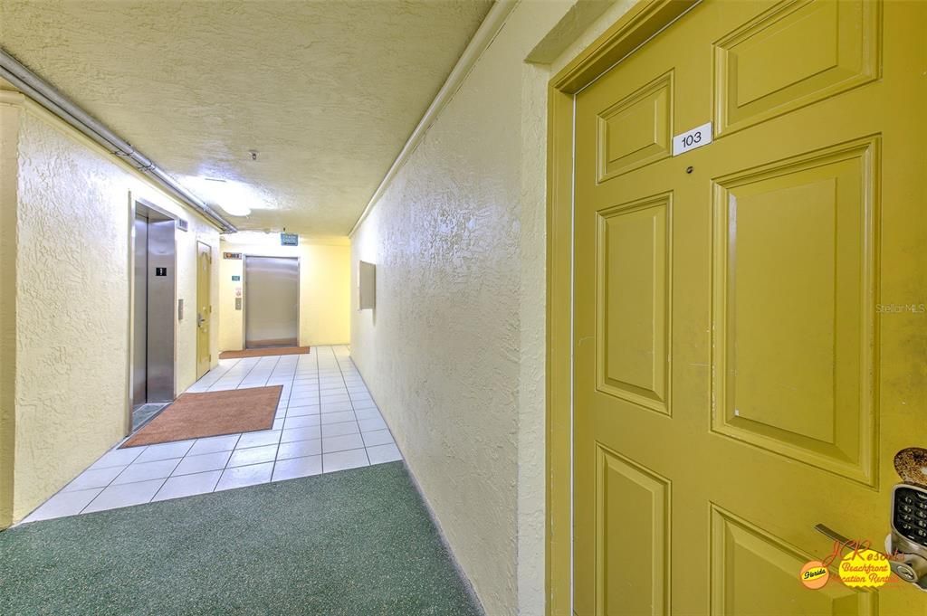 En Venta: $1,125,000 (3 camas, 3 baños, 1450 Pies cuadrados)