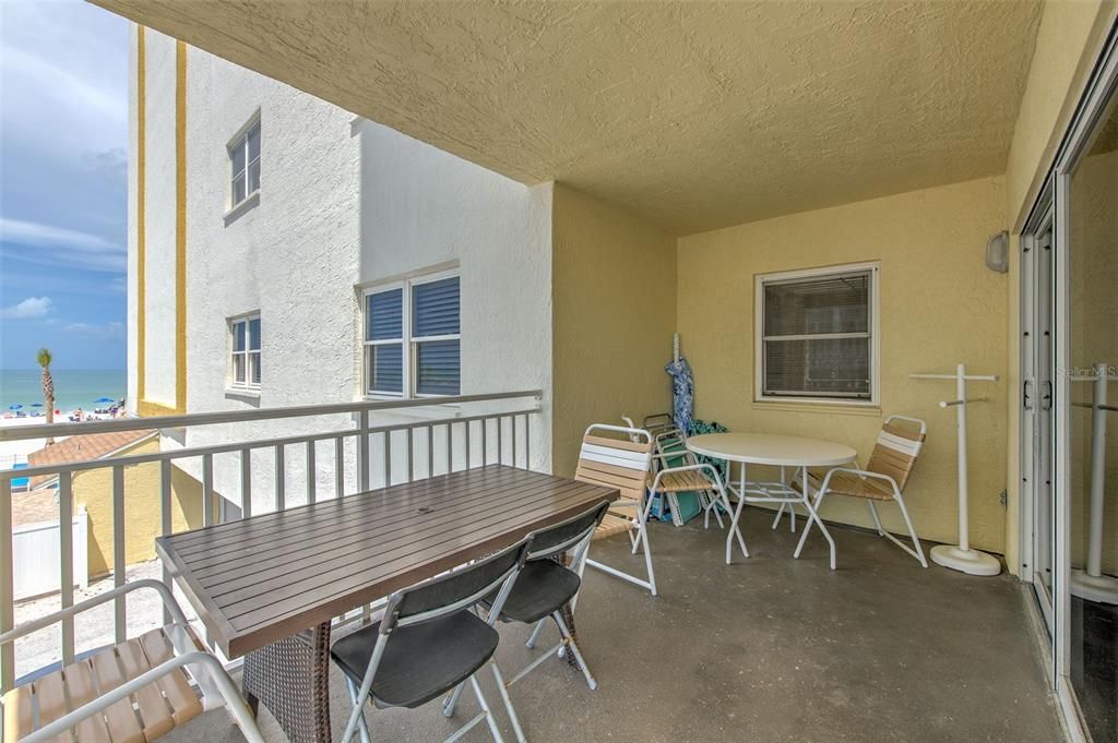 En Venta: $1,125,000 (3 camas, 3 baños, 1450 Pies cuadrados)