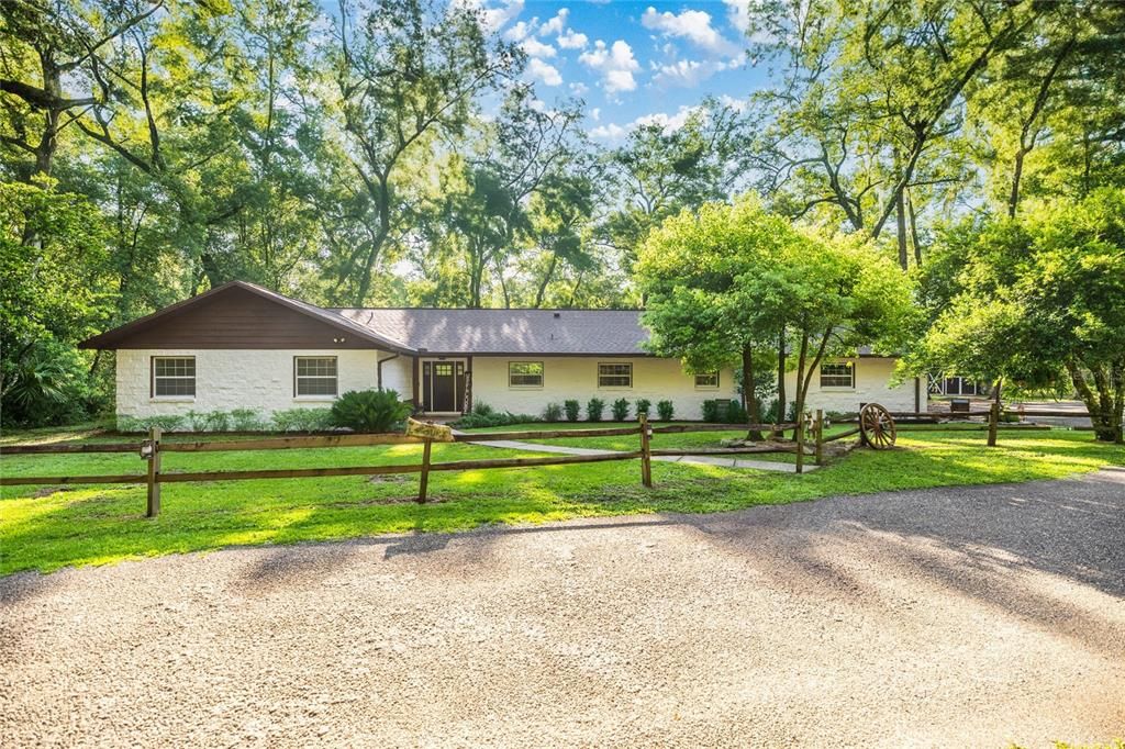 Vendido Recientemente: $998,000 (5 camas, 4 baños, 3320 Pies cuadrados)