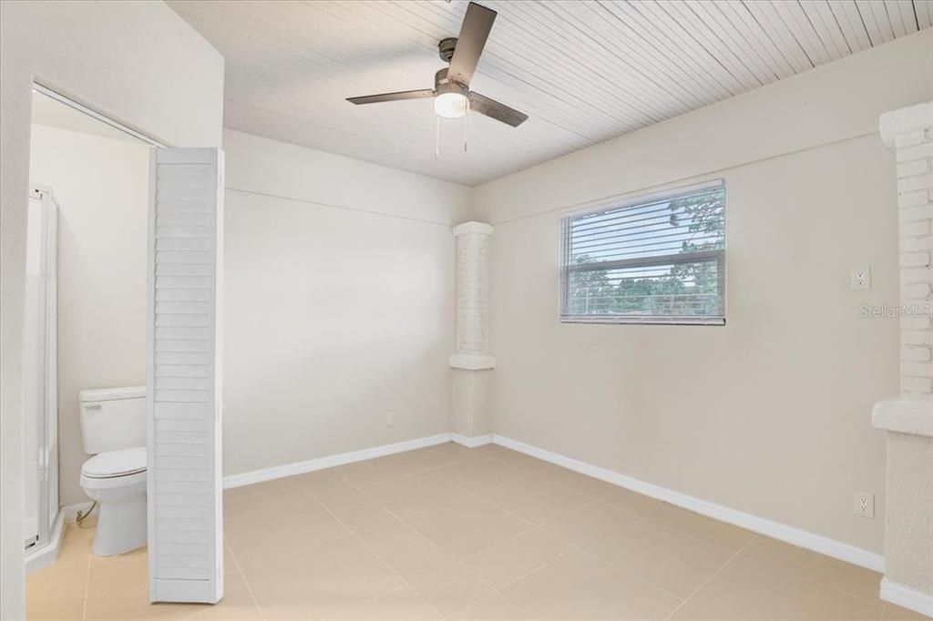 Active With Contract: $279,990 (3 beds, 2 baths, 1078 Square Feet)