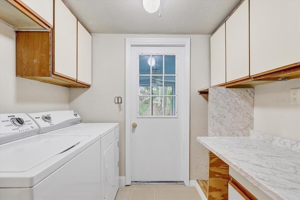 Active With Contract: $279,990 (3 beds, 2 baths, 1078 Square Feet)