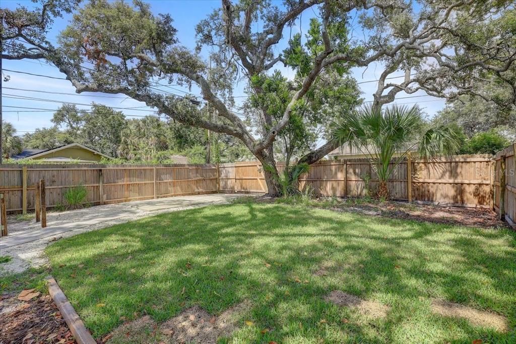 Active With Contract: $279,990 (3 beds, 2 baths, 1078 Square Feet)