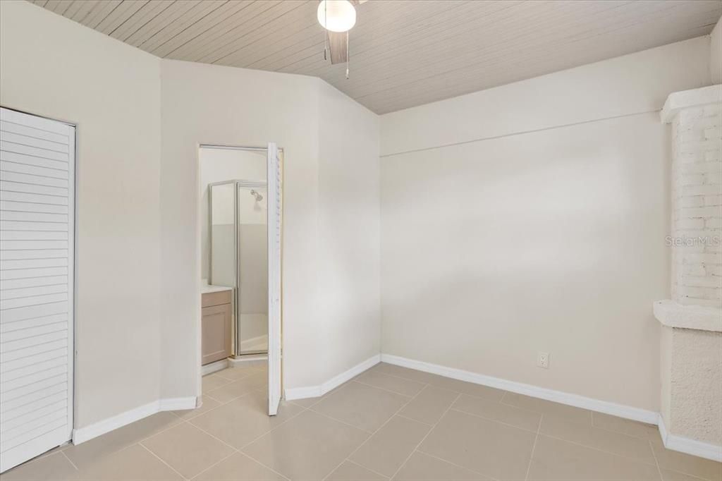 Active With Contract: $279,990 (3 beds, 2 baths, 1078 Square Feet)