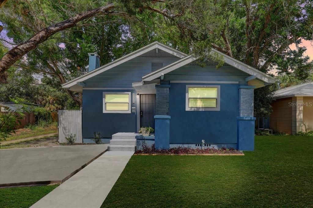 Active With Contract: $279,990 (3 beds, 2 baths, 1078 Square Feet)