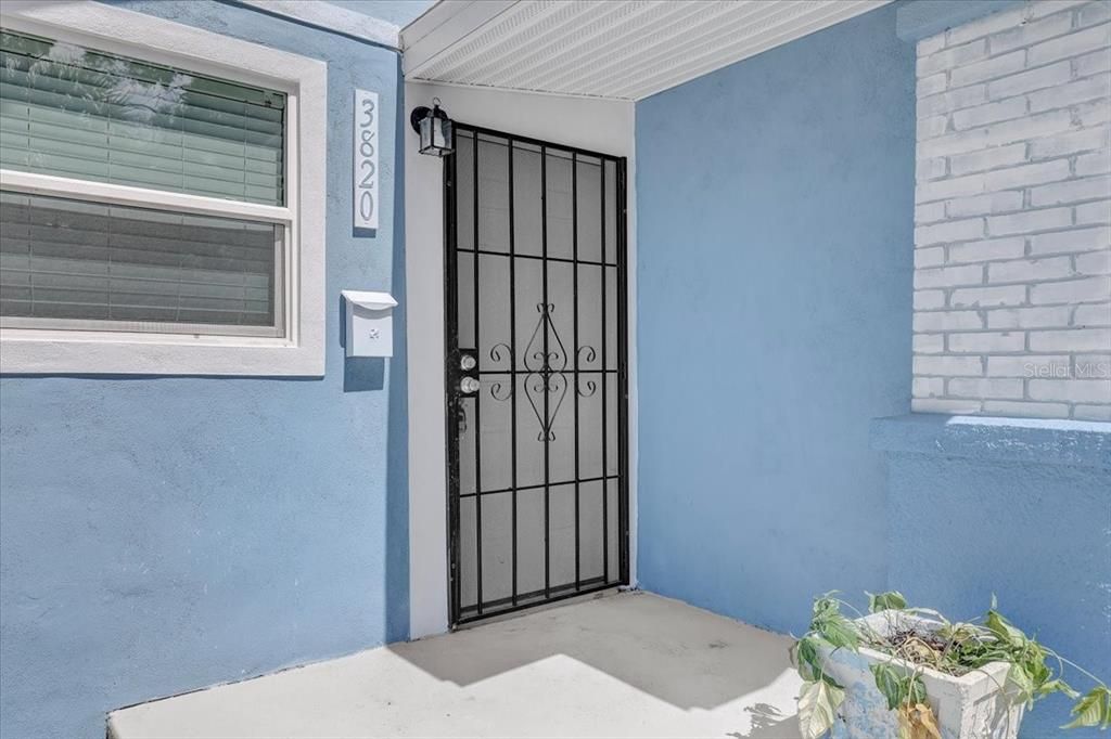 Active With Contract: $279,990 (3 beds, 2 baths, 1078 Square Feet)