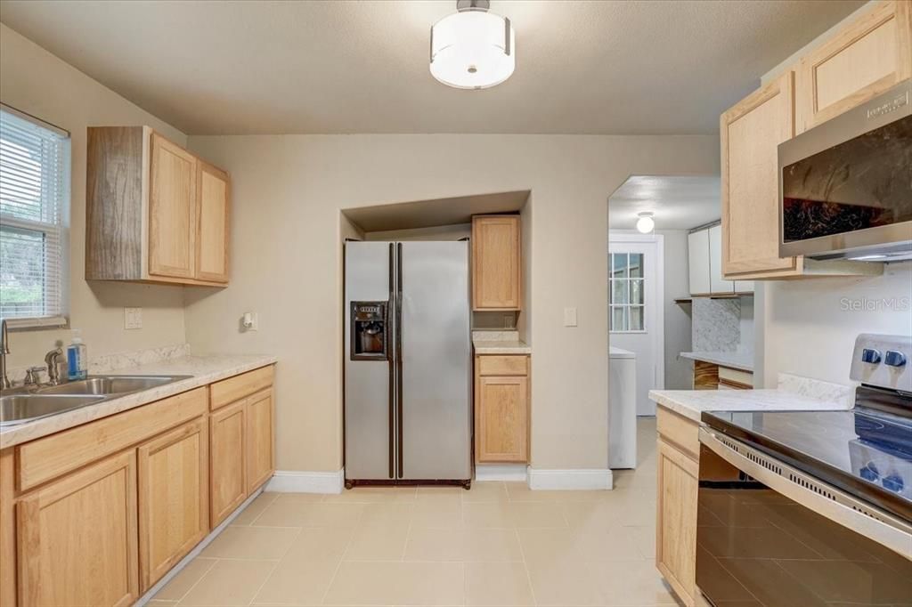 Active With Contract: $279,990 (3 beds, 2 baths, 1078 Square Feet)