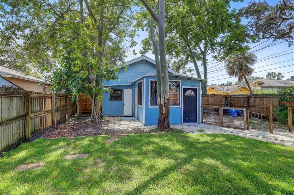 Active With Contract: $279,990 (3 beds, 2 baths, 1078 Square Feet)