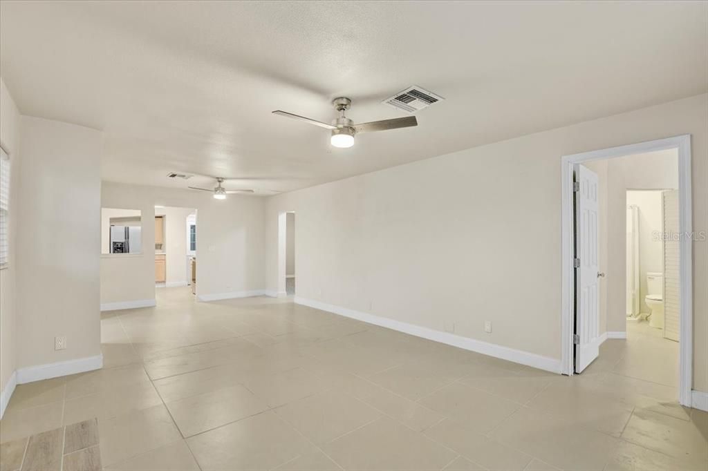 Active With Contract: $279,990 (3 beds, 2 baths, 1078 Square Feet)