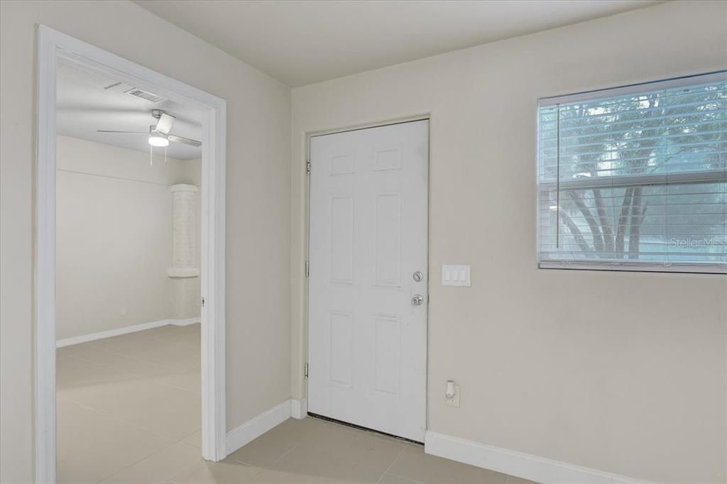 Active With Contract: $279,990 (3 beds, 2 baths, 1078 Square Feet)