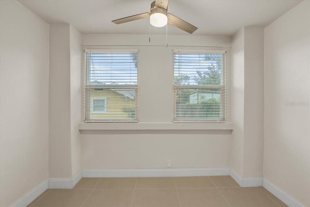 Active With Contract: $279,990 (3 beds, 2 baths, 1078 Square Feet)
