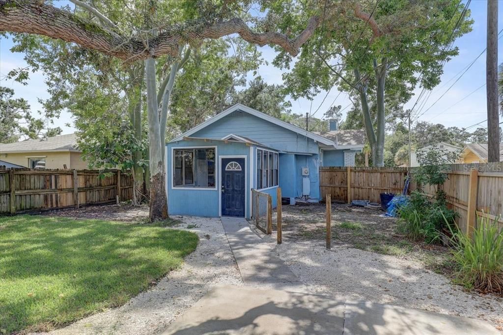 Active With Contract: $279,990 (3 beds, 2 baths, 1078 Square Feet)