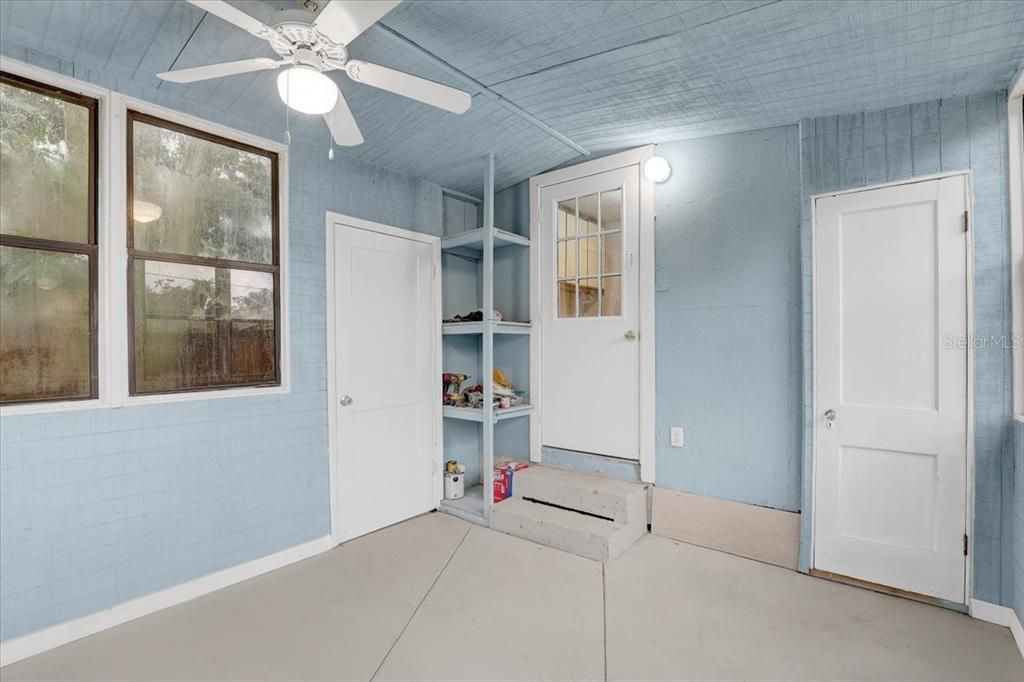 Active With Contract: $279,990 (3 beds, 2 baths, 1078 Square Feet)