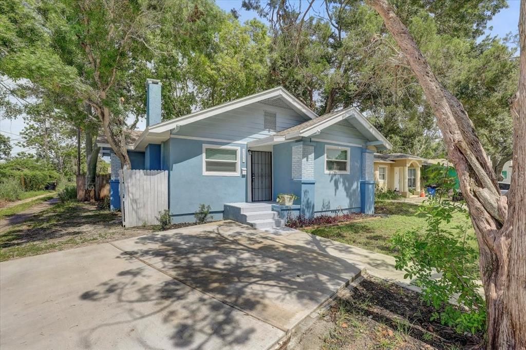 Active With Contract: $279,990 (3 beds, 2 baths, 1078 Square Feet)