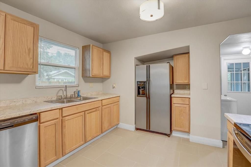 Active With Contract: $279,990 (3 beds, 2 baths, 1078 Square Feet)