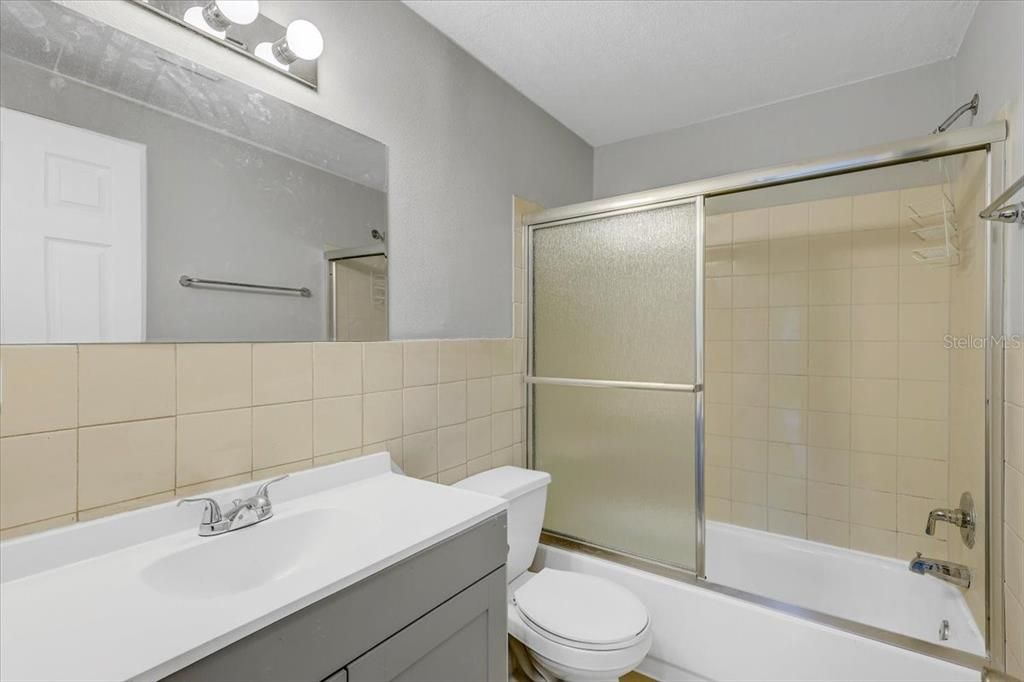 Active With Contract: $279,990 (3 beds, 2 baths, 1078 Square Feet)