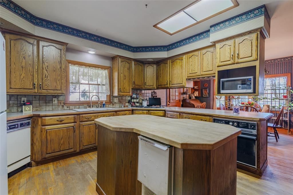 На продажу: $1,375,000 (3 спален, 2 ванн, 3444 Квадратных фут)