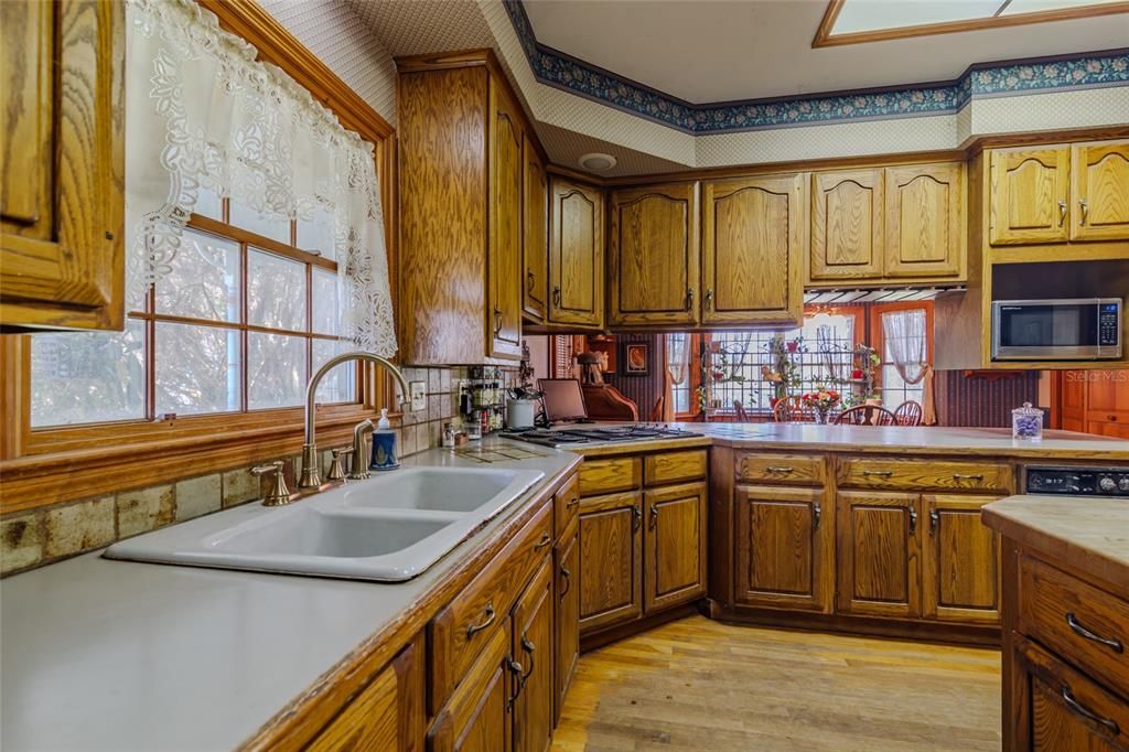 На продажу: $1,375,000 (3 спален, 2 ванн, 3444 Квадратных фут)