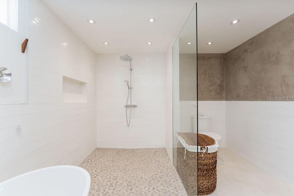 Active With Contract: $2,075,000 (4 beds, 3 baths, 3715 Square Feet)