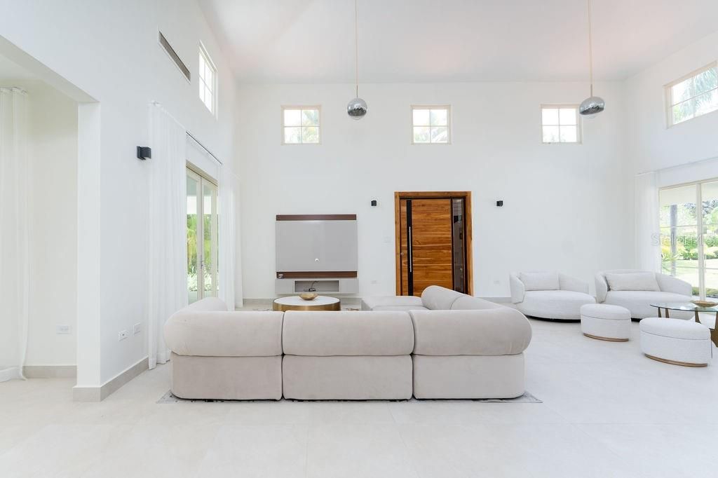 Active With Contract: $2,075,000 (4 beds, 3 baths, 3715 Square Feet)