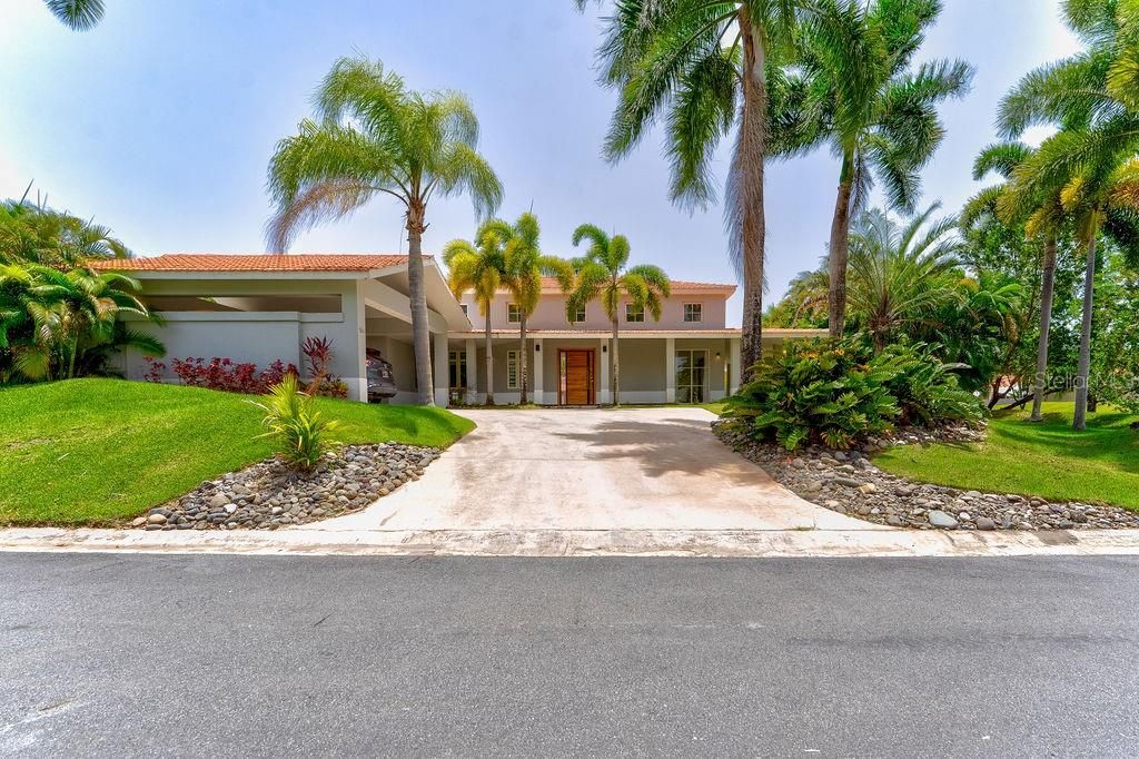 Active With Contract: $2,075,000 (4 beds, 3 baths, 3715 Square Feet)