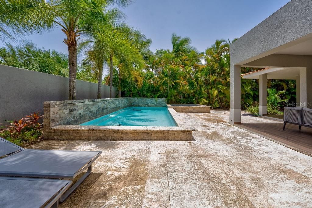 Active With Contract: $2,075,000 (4 beds, 3 baths, 3715 Square Feet)