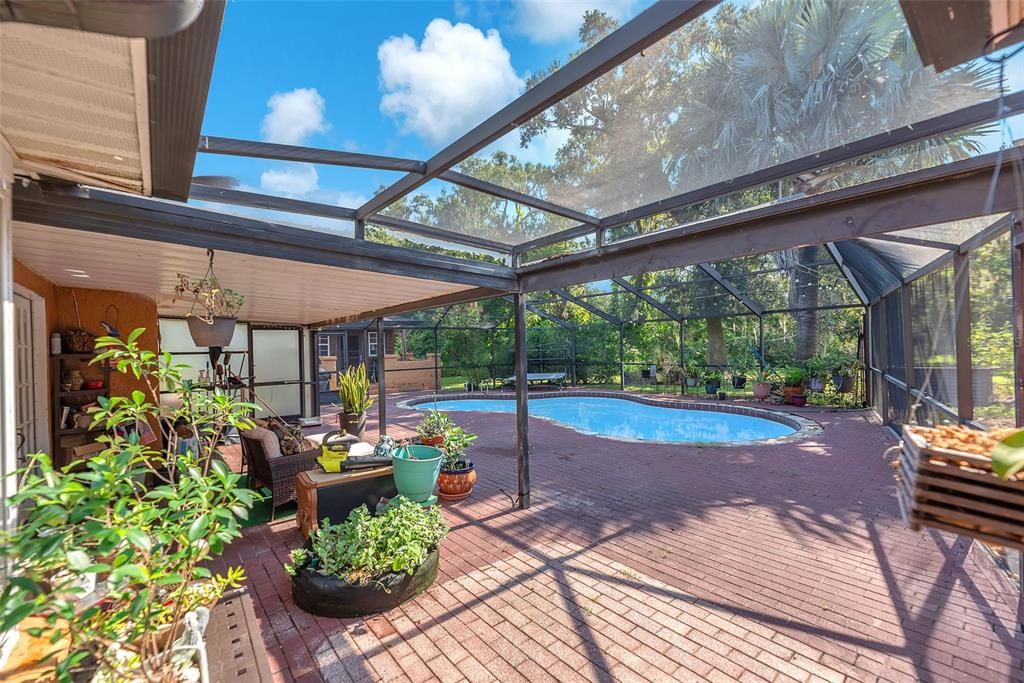 Activo con contrato: $475,000 (3 camas, 2 baños, 3244 Pies cuadrados)