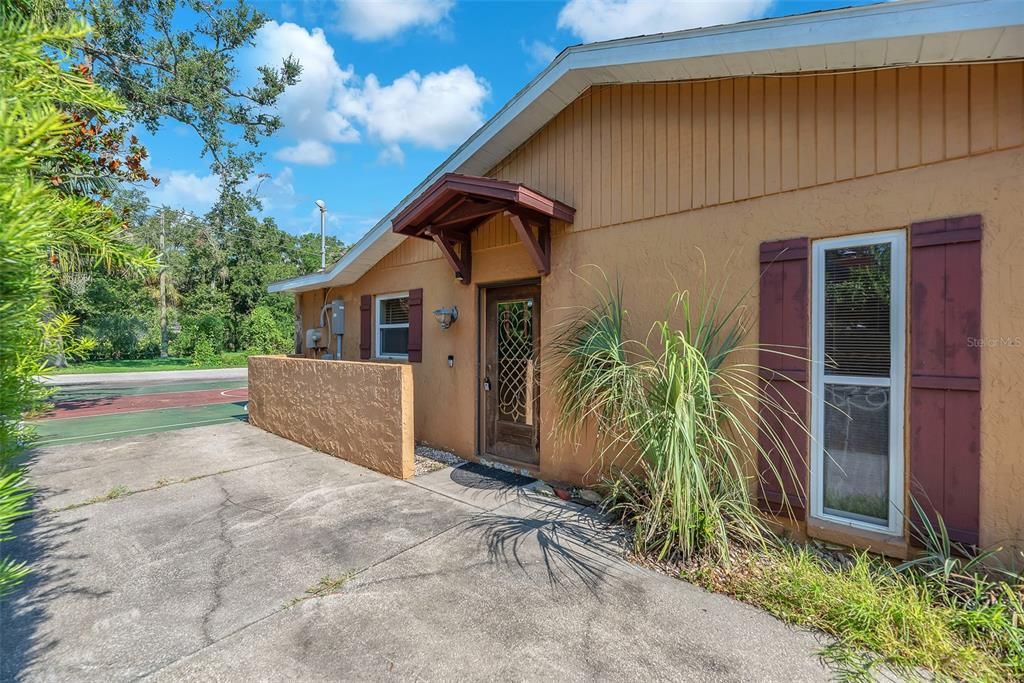 Activo con contrato: $475,000 (3 camas, 2 baños, 3244 Pies cuadrados)