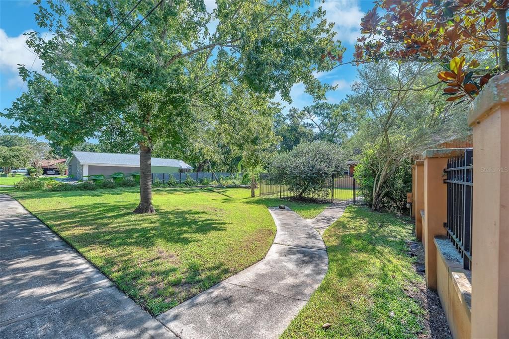 Activo con contrato: $475,000 (3 camas, 2 baños, 3244 Pies cuadrados)