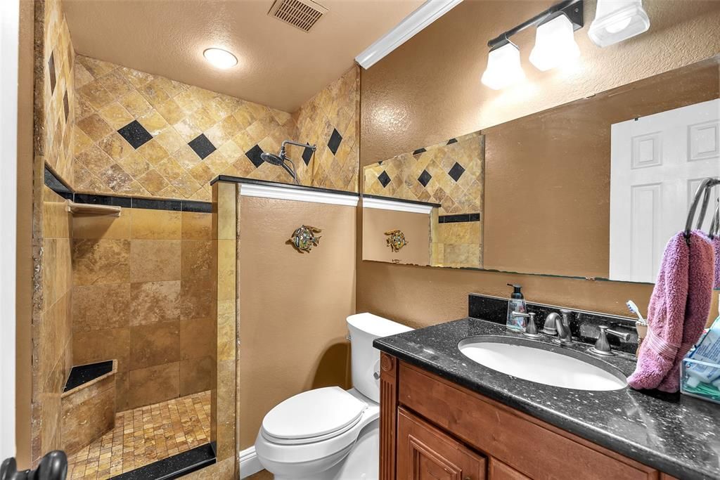 Activo con contrato: $475,000 (3 camas, 2 baños, 3244 Pies cuadrados)