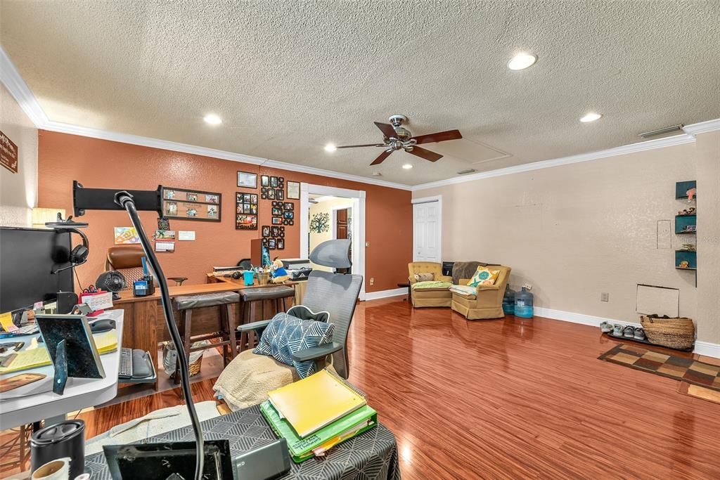 Activo con contrato: $475,000 (3 camas, 2 baños, 3244 Pies cuadrados)