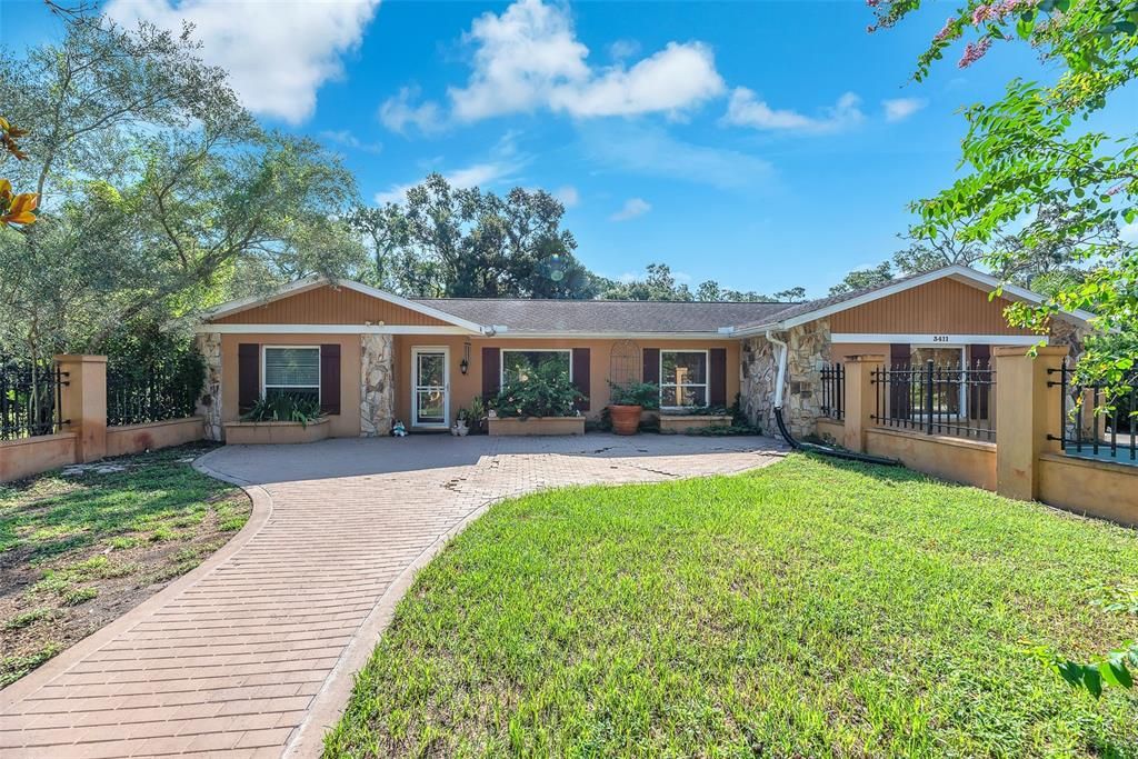 Activo con contrato: $475,000 (3 camas, 2 baños, 3244 Pies cuadrados)