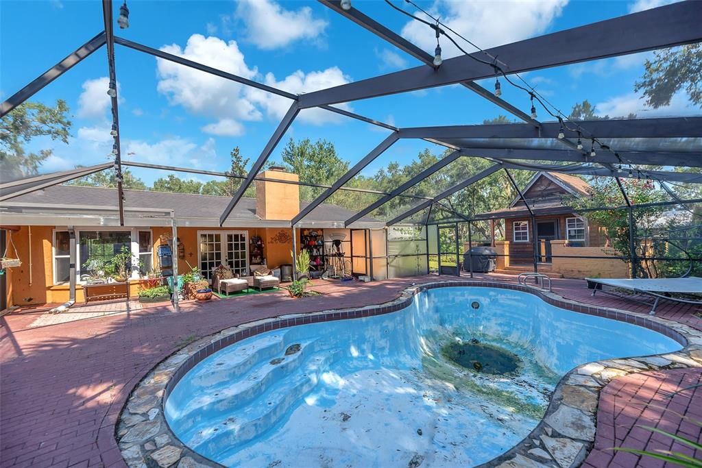 Activo con contrato: $475,000 (3 camas, 2 baños, 3244 Pies cuadrados)