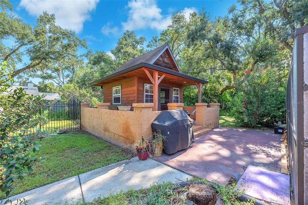 Activo con contrato: $475,000 (3 camas, 2 baños, 3244 Pies cuadrados)