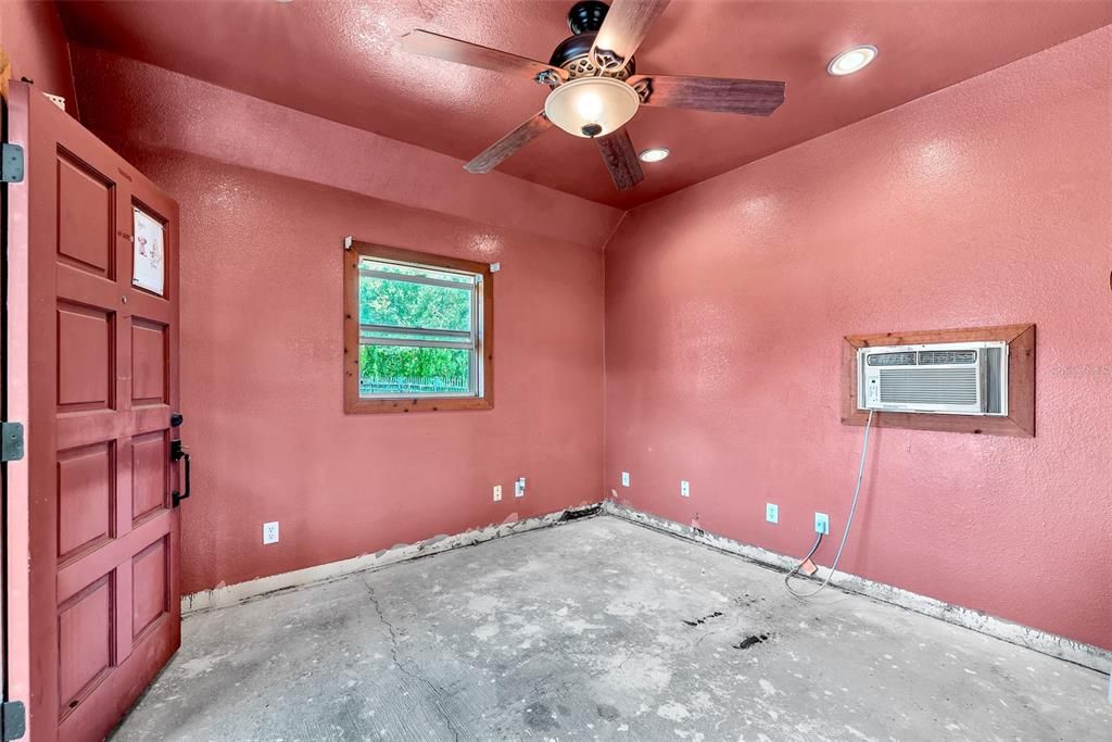 Activo con contrato: $475,000 (3 camas, 2 baños, 3244 Pies cuadrados)