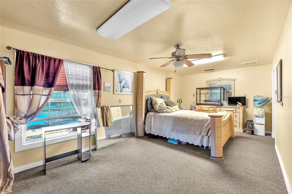 Activo con contrato: $475,000 (3 camas, 2 baños, 3244 Pies cuadrados)