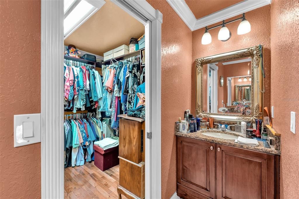 Activo con contrato: $475,000 (3 camas, 2 baños, 3244 Pies cuadrados)