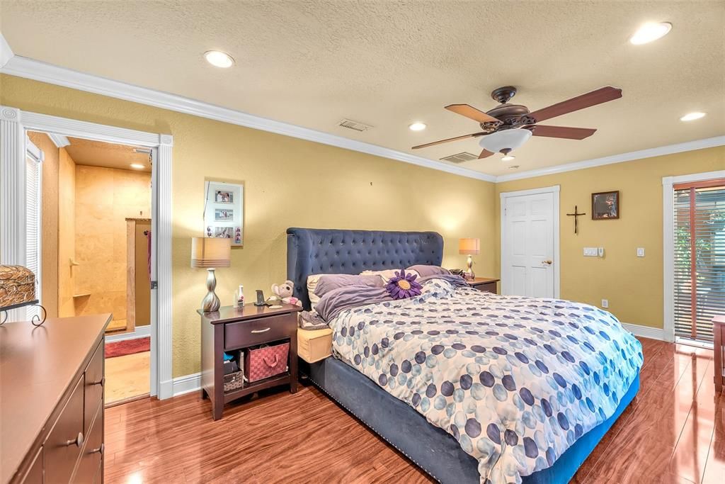 Activo con contrato: $475,000 (3 camas, 2 baños, 3244 Pies cuadrados)