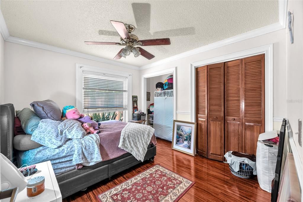 Activo con contrato: $475,000 (3 camas, 2 baños, 3244 Pies cuadrados)