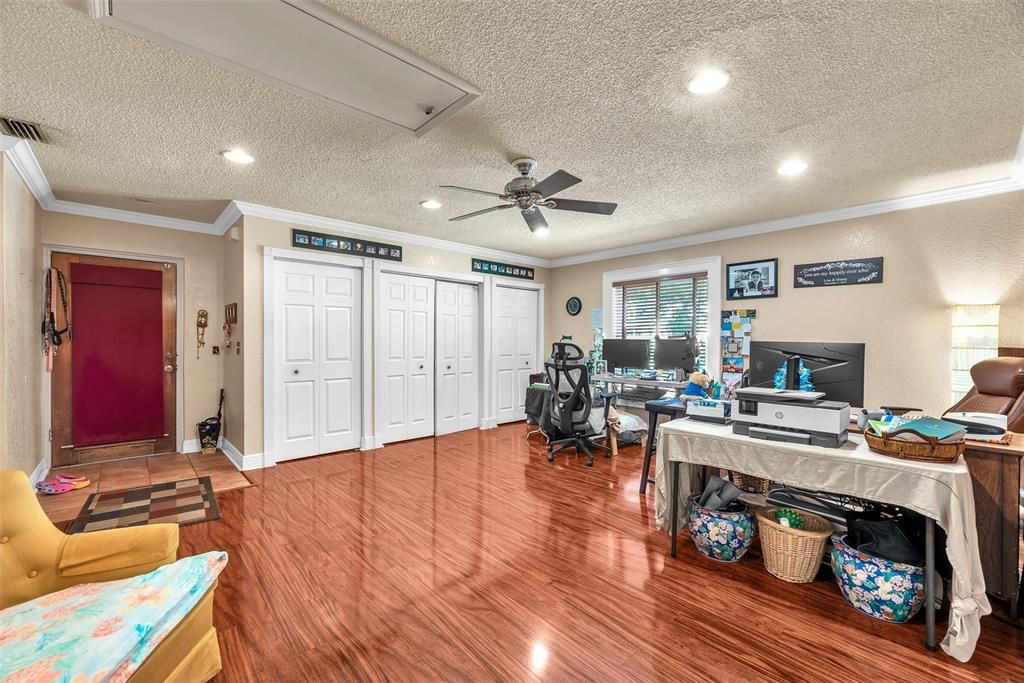 Activo con contrato: $475,000 (3 camas, 2 baños, 3244 Pies cuadrados)