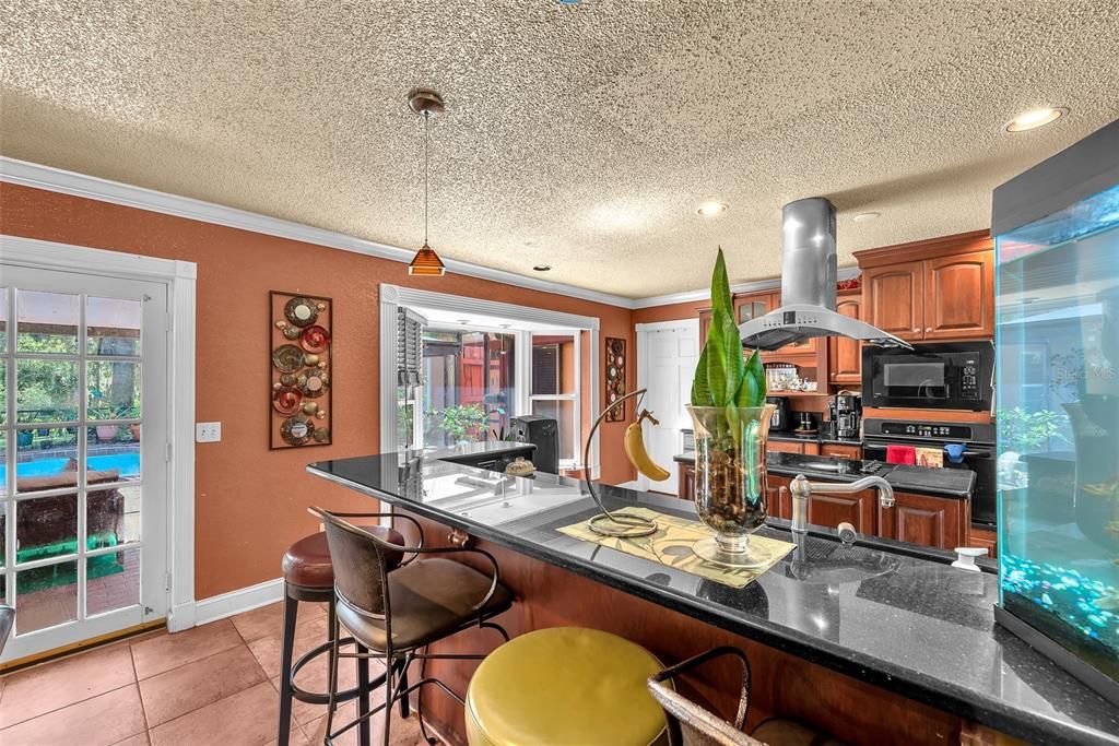 Activo con contrato: $475,000 (3 camas, 2 baños, 3244 Pies cuadrados)